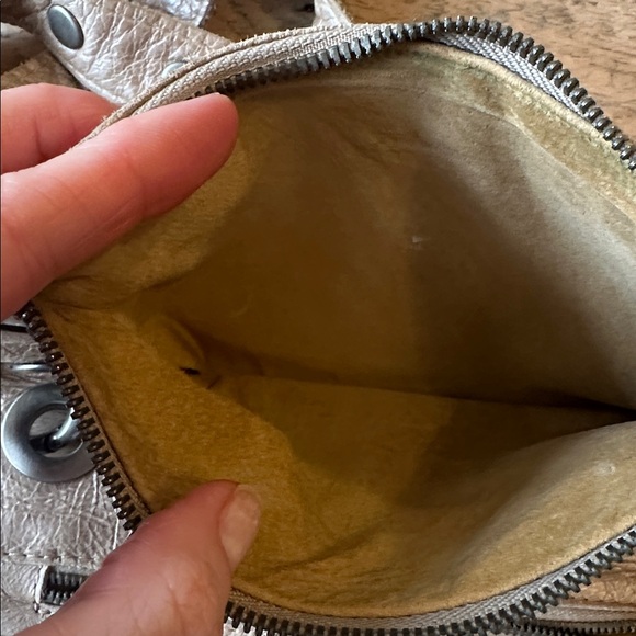 Hammitt Montana Large Crossbody Bag – Taupe Leather - Picture 6 of 11